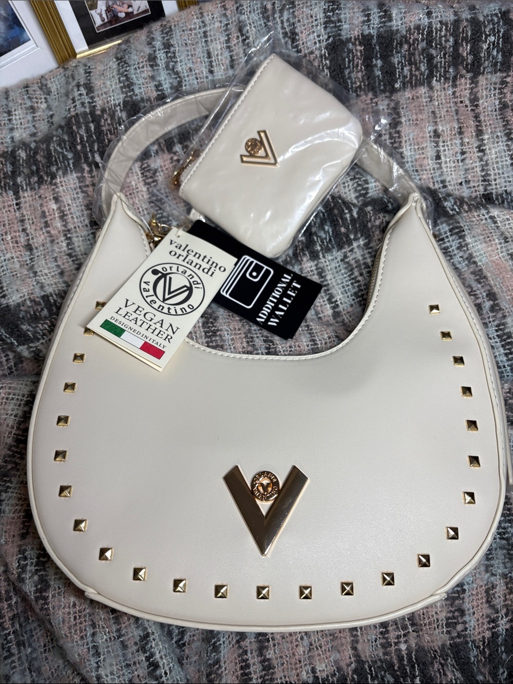 Valentino Orlandi White Hobo Bag with Coin Pouch - Picture 8 of 11